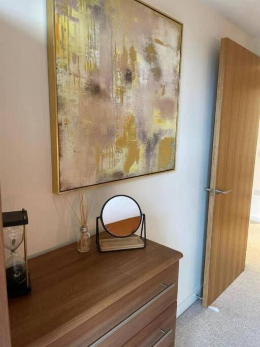 Paramount City Living 105 Суиндън Екстериор снимка