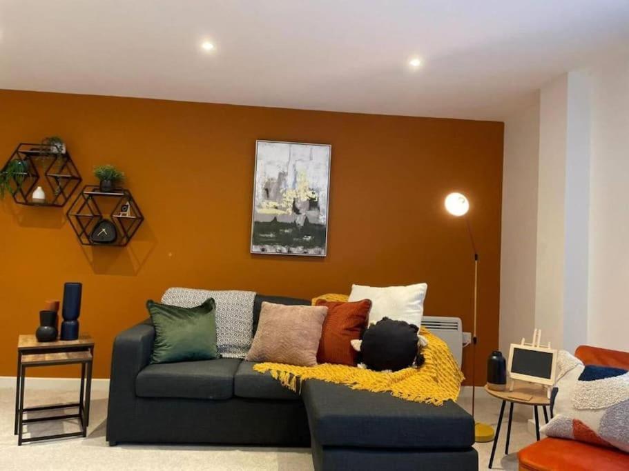 Paramount City Living 105 Суиндън Екстериор снимка