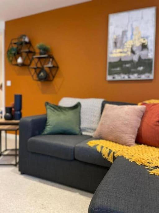 Paramount City Living 105 Суиндън Екстериор снимка