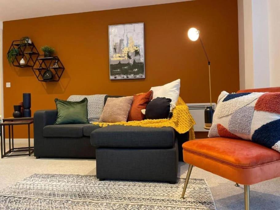 Paramount City Living 105 Суиндън Екстериор снимка